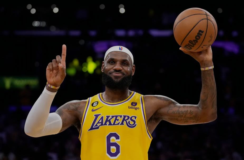 NBA playoffs Lakers Beat Timberwolves in a Rough Game 2