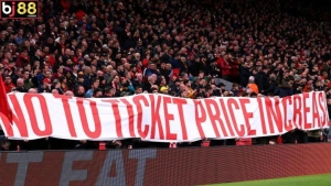 Man City Fans Ask Pep Guardiola
