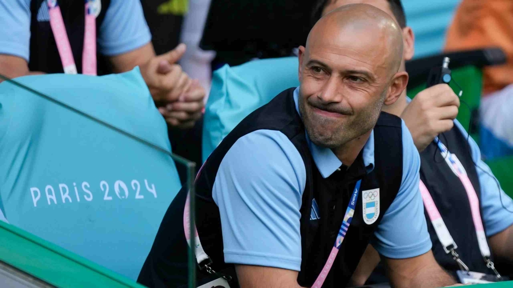Coach Mascherano Worries About Player Injuries