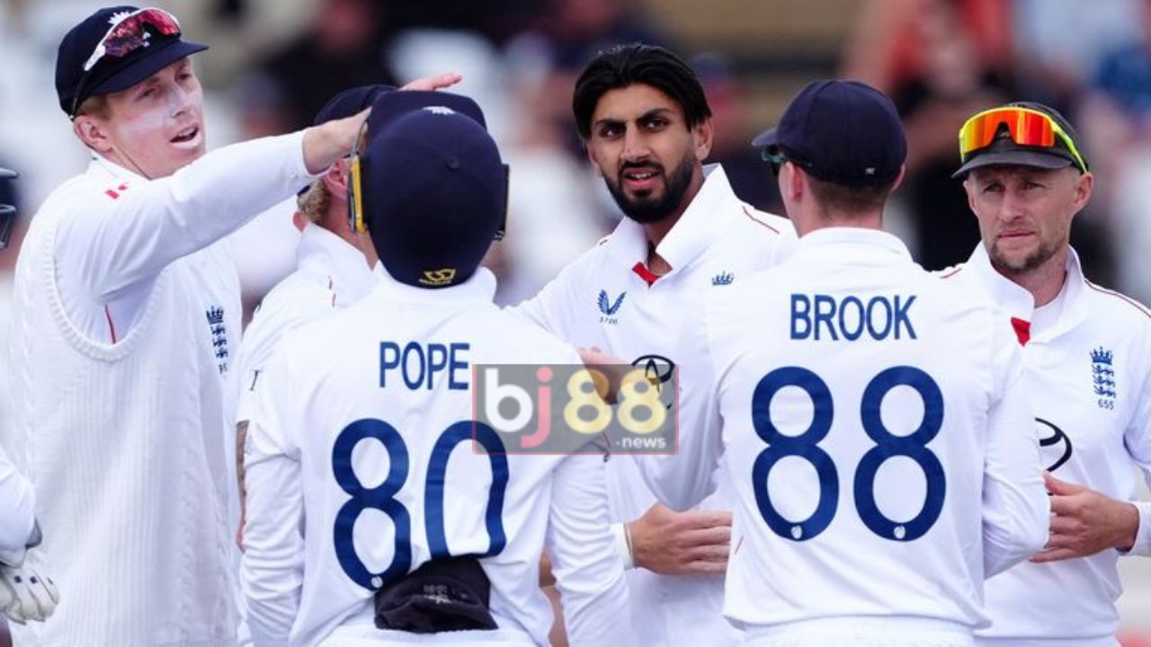 England Dominate Day Two of Test Against Zimbabwe