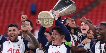 Tottenham Finally Lifts a Trophy, Beats Man United 1-0!