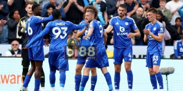 Farewell Goal from Vardy Helps Leicester Beat Ipswich 2-0!