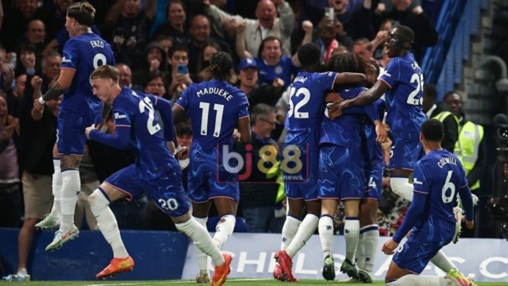 Cucurella Saves the Day! Chelsea Beat Man United in Champions League Chase!