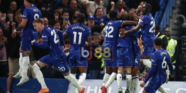 Cucurella Saves the Day! Chelsea Beat Man United in Champions League Chase!