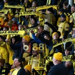 Europa League Semi-Final! Fans Trade Dried Fruit for Tickets!