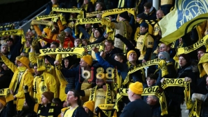 Europa League Semi-Final! Fans Trade Dried Fruit for Tickets!