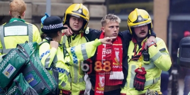 Liverpool Celebration Ends in Fear: Car Hits Crowd, Dozens Injured!