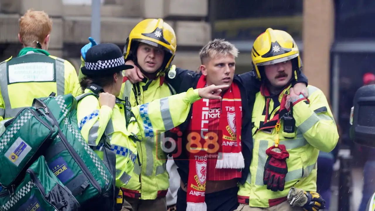 Liverpool Celebration Ends in Fear: Car Hits Crowd, Dozens Injured!