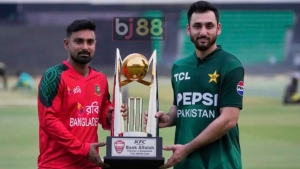 "Batters fail as usual, Pakistan series starts with a loss"