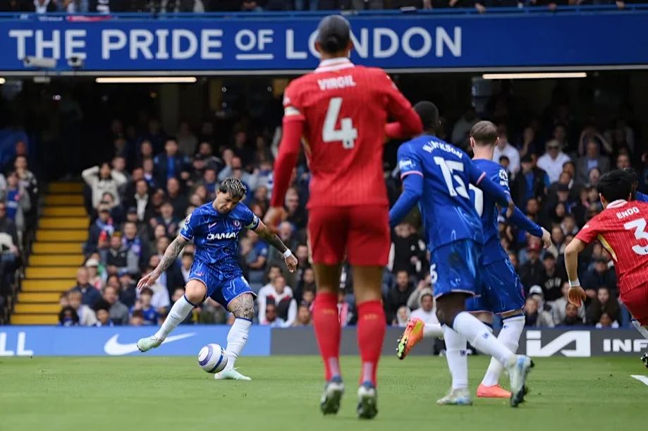 Liverpool’s Mistake Helps Chelsea Double the Lead