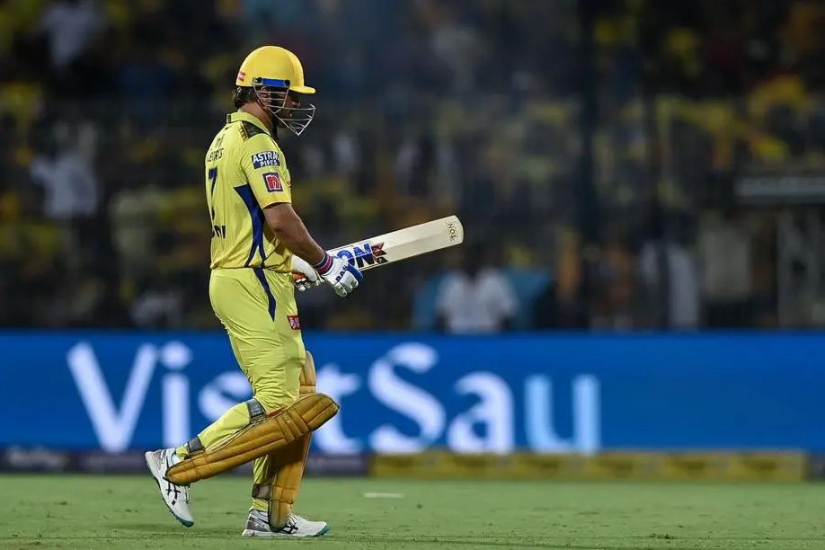 Dhoni Finishes with a Bang but Not Enough