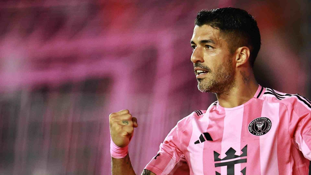 Suarez Scores Twice in Three Minutes