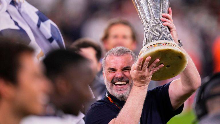 Tottenham Finally Lifts a Trophy, Beats Man United 1-0!