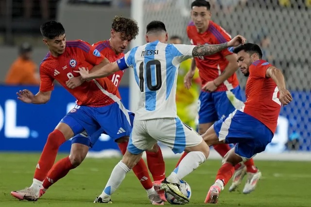 Messi Returns, Chile Tries to Fight Back