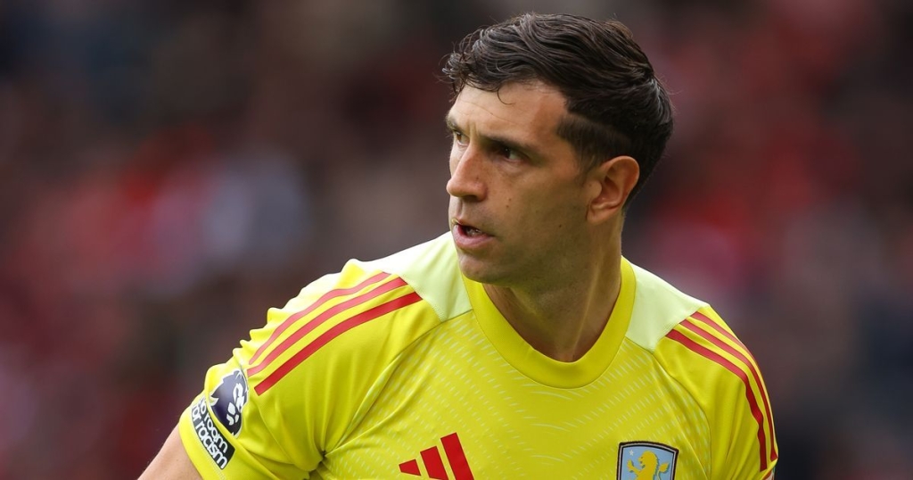 Emi Martinez Speaks About His Future as Manchester United Rumors Grow